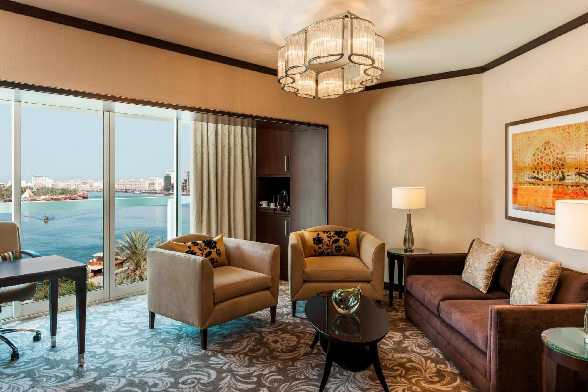 Sheraton Dubai Creek Hotel & Towers Exterior foto